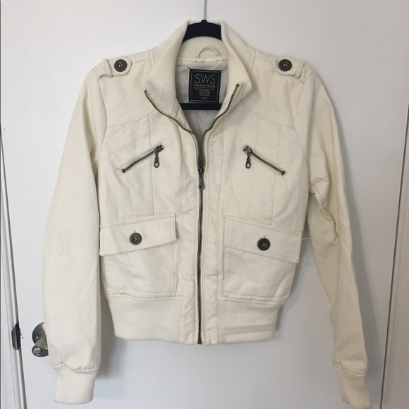 Women’s Clothing - Picture 6 of 9